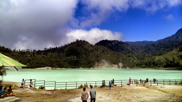 Kawah Talaga Bodas