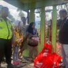 Yudha Puja Turnawan, Anggota DPRD Garut santuni korban kebakaran di Desa Cidatar. Ada dua kepala keluarga, yaitu pemilik rumah dan keluarga yang mengontrak