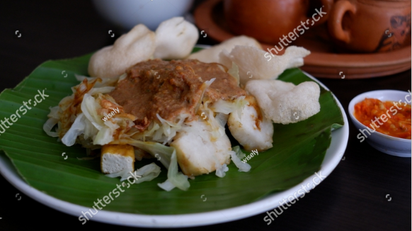 kupat tahu (https://www.shutterstock.com/)