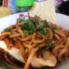 Pecinta Pedas Wajib Makan Mie Jebew yang Viral Asal Garut