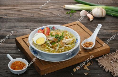 soto ayam (shutterstock)