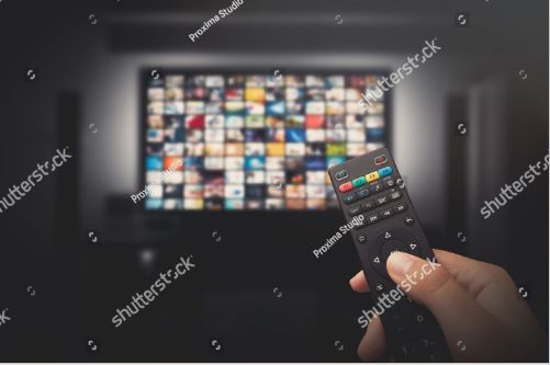 tv digital (https://www.shutterstock.com/image-photo/multimedia-video-concept-on-tv-set-1439344193)