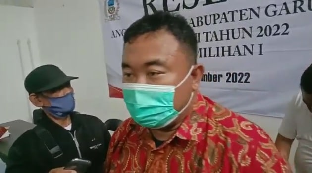 Yudha Puja Turnawan, Anggota DPRD Garut Fraksi PDI Peruangan Komisi IV. Yudha menyayangkan kenaikan UMK Garut di tahun 2023 tidak sesuai dengan harapan buruh