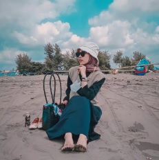 Outfit Of The Day Hijab Pantai, Semakin Cantik dan Kekinian (foto lemon8)