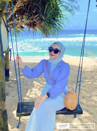 Outfit ke Pantai Hijabers Untuk Kamu Tetap Terlihat Anggunly (foto Lemon8)