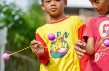 Permainan Lato-lato Dianggap Membahayakan, Disdik Garut Mengeluarkan Surat Himauan (foto sutterstock)