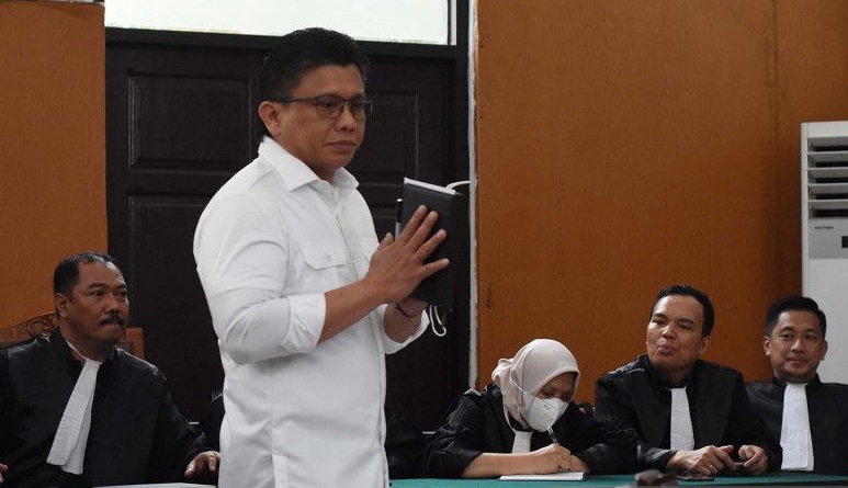 Ferdy Sambo memberi salam sebelum dimulainya sidang lanjutan kasus pembunuhan berencana terhadap Brigadir J (istimewa)