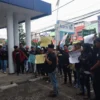 Nasabah BIJ Garut demo minta uang mereka dikembalikan