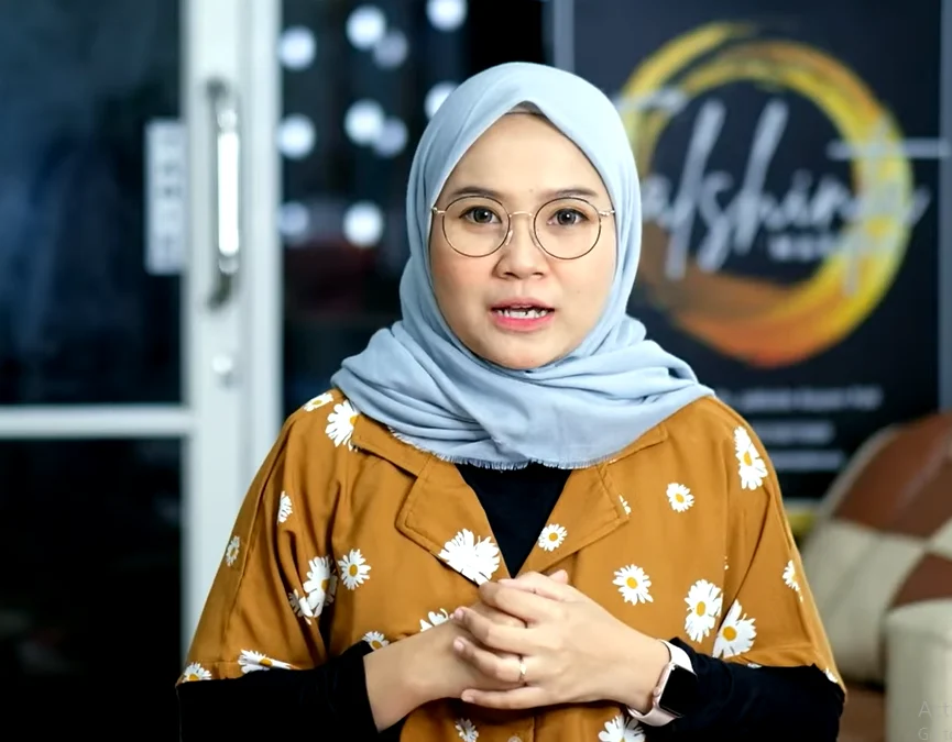 Rekomendasi Kacamata Untuk Wajah Bulat Hidung Pesek Berhijab