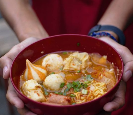 Membuat Seblak Kuah Pedas Sendiri di Rumah, Enak Banget!