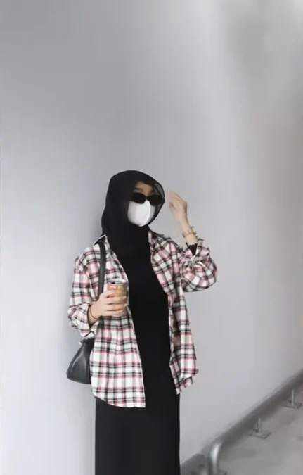 Style Kemeja Kotak-Kotak Wanita Berhijab Terkesan Kece