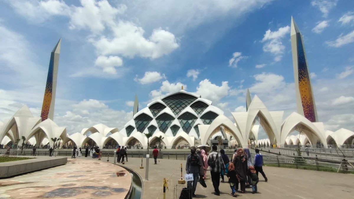 Tingkatkan Kenyamanan Beribadah Jelang Ramadhan, Masjid Raya Al Jabbar Ditutup Sementara