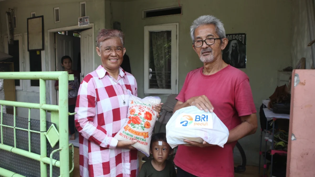 Berbagi Kasih di Hari Natal, BRI Salurkan Paket Sembako dan Santunan di Regional Office Seluruh Indonesia