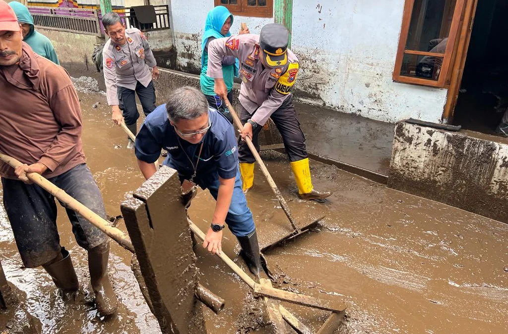 BRI membantu korban banjir bandang di Kabupaten Bondowoso, Jawa Timur