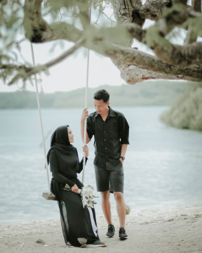 10 Foto Baju Prewedding Casual Hijab Outdoor, Dengan Elegan!