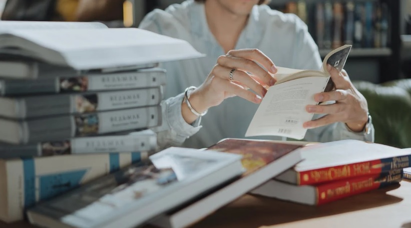 Rekomendasi Buku self-improvement Untuk Tingkatkan Diri (foto Pexels)