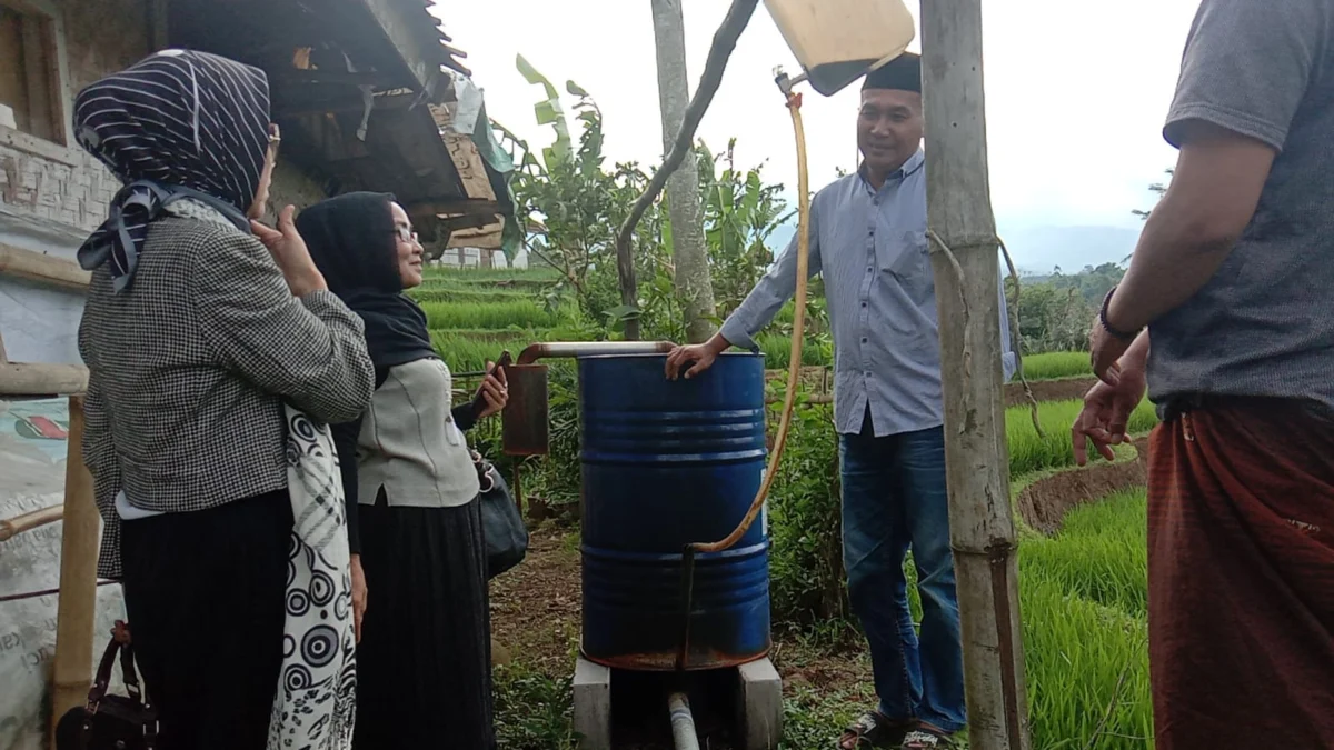 Jiden menunjukkan lokasi pengolahan sampah plastik menjadi bahan bakar