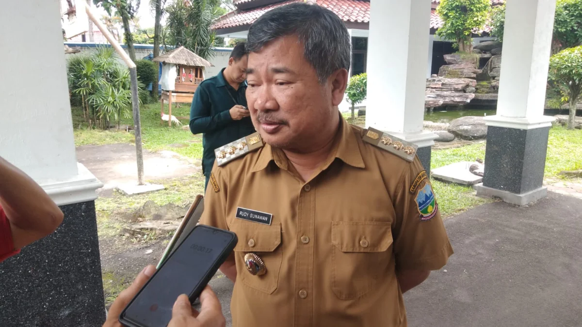 Bupati Garut Rudy Gunawan memastikan ketersediaan beras dan harganya stabil