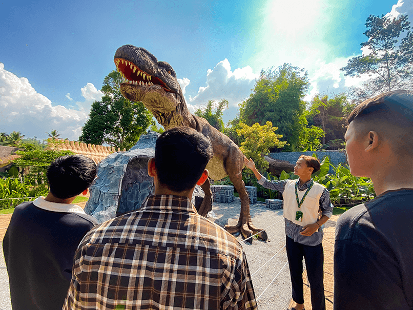 Dinosaurus Pertama Di garut! Kini Dinoland hadir di Garut