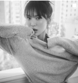 Cantiknya Song Hye Kyo Saat Hadiri Fendi, semua mata tertuju padanya sekarang. (foto instagram)