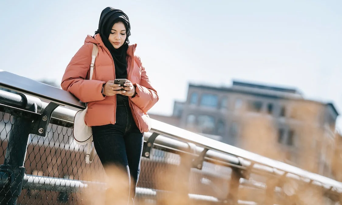 OOTD Hijab Simple Untuk Hangout, Terkesan Santai dan Anggun