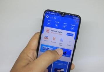 Login Aplikasi dan Dapat Saldo DANA Gratis Rp200 Ribu (foto sutterstock)