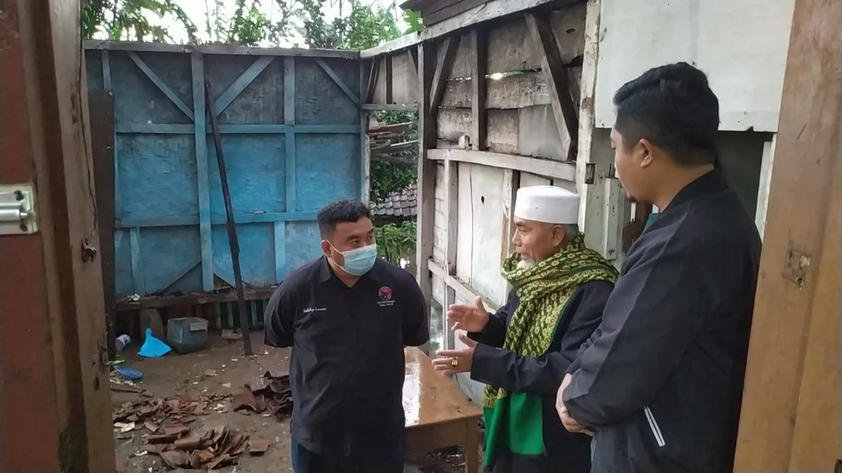 Rumah KH Sopyan, Pimpinan Ponpes Darul Istiqomah di Desa Pananjung, Kecamatan Pamulihan mengalami musibah kebakaran