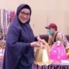 Rajin Ikut Pelatihan, Lies Herawati Bisa Bangun Usaha Kerajinan Bosara di Makassar