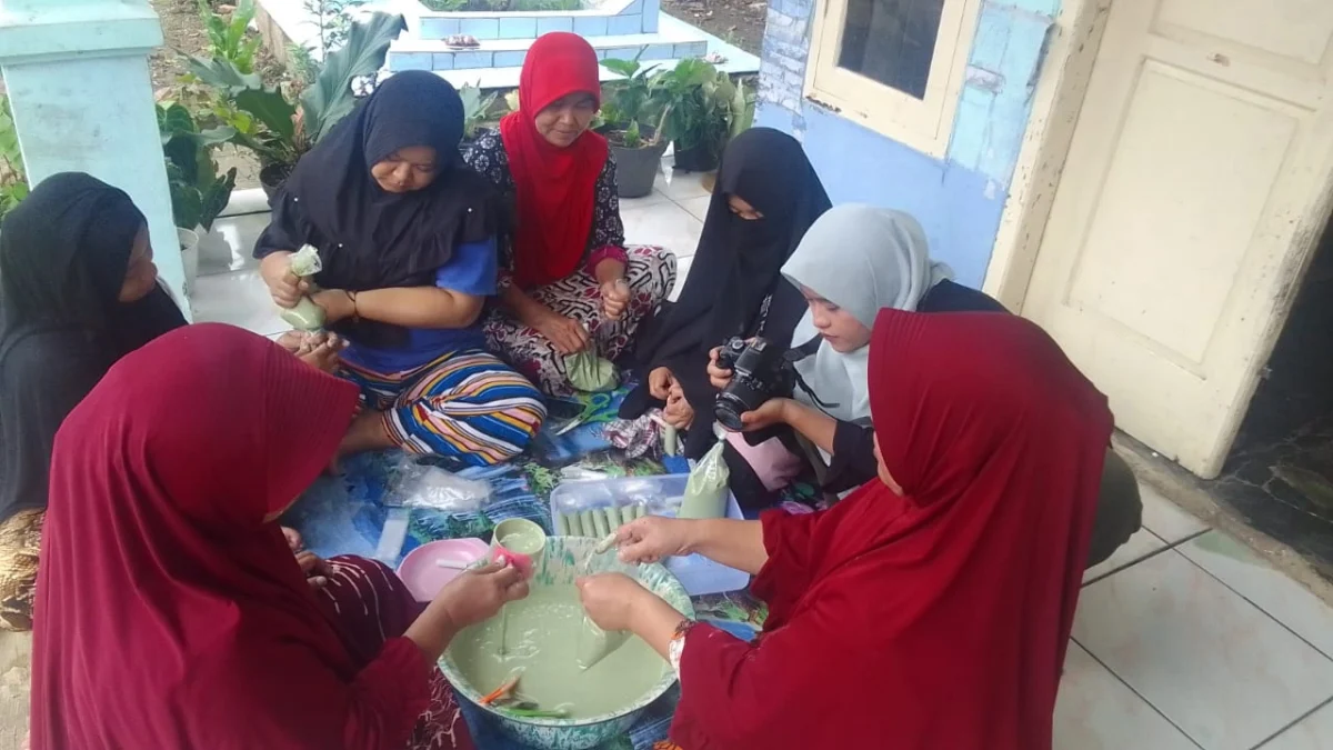 Dapat Pelatihan dan Modal dari BRI, Wanita Ini Sukses Bangun Usaha Kerupuk Daun Bambu