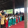 Siswa PAUD Gambar Binatang dengan Model Asli di TS Cikembulan