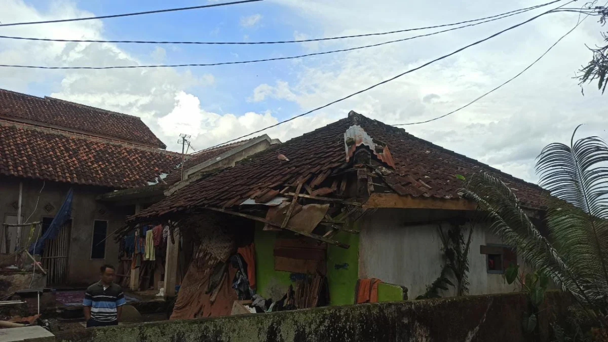 Yudha, Anggota DPRD Garut Ngabuburit Menyapa Lansia Dhuafa