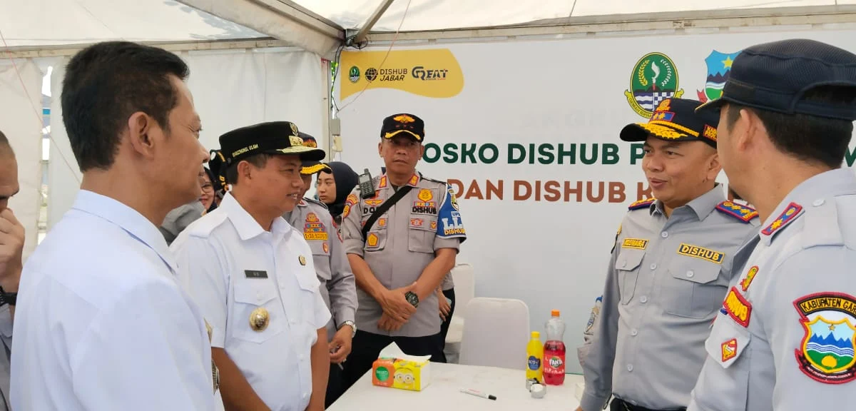 Wagub Jabar saat meninjau posko lebaran di Kecamatan Kadungora, Kabupaten Garut