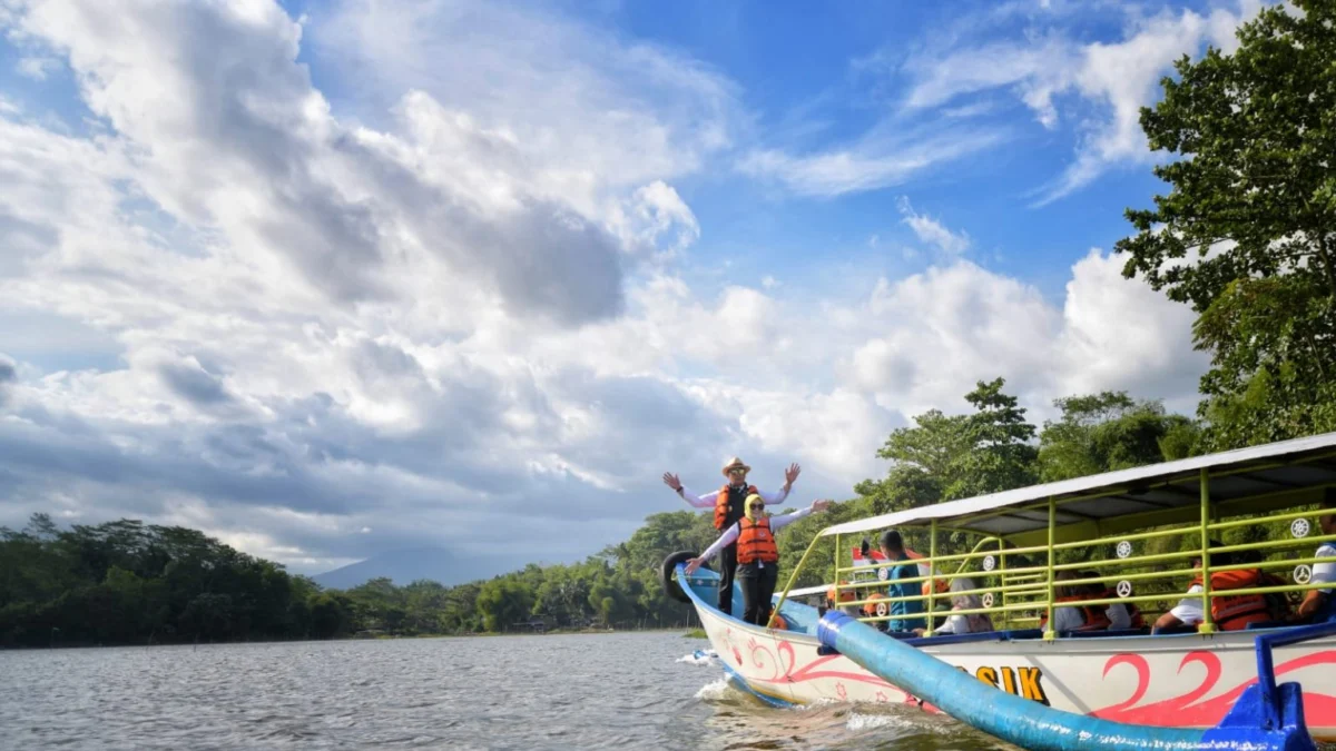 Resmikan Tempat Wisata Situ Gede Tasikmalaya, Ridwan Kamil Ingin Ada Penginapannya