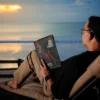 Anies Baswedan unggah foto baca buku di pantai