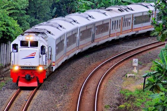 Keuntungan Mudik Menggunakan Kereta Api (foto Pinterest)