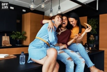 Tantangan Untuk Teman dengan permainan Truth or Dare, bisa mengungkap rahasia yang seru dari teman, pasangan atau lainnya. (foto shutterstock)