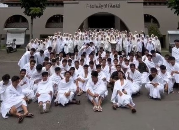 Study Tour Umroh Murid SMA Satu Angkatan Asal Garut