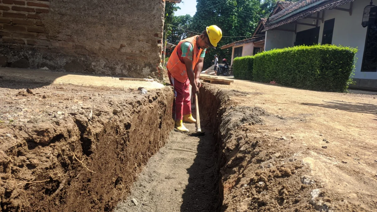 Kebut Pekerjaan, CV Wildan Pratama Targetkan Drainase di Banjarkolot Tuntas Sebelum Kontrak Selesai