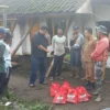 Rumah Ubad Warga Sucinaraja Ditimpa Longsor, Yudha Legislator Garut Tinjau Lokasi Bersama Camat