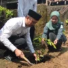 MAN 2 Garut Gelar Aksi Tanam Pohon Serentak 120 Titik di Garut