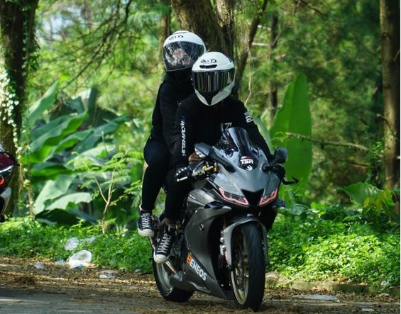 Manfaat Boncengan Motor Dengan Pasangan Dibanding Dengan Mobil, Nomor 4 Lebih Romantis