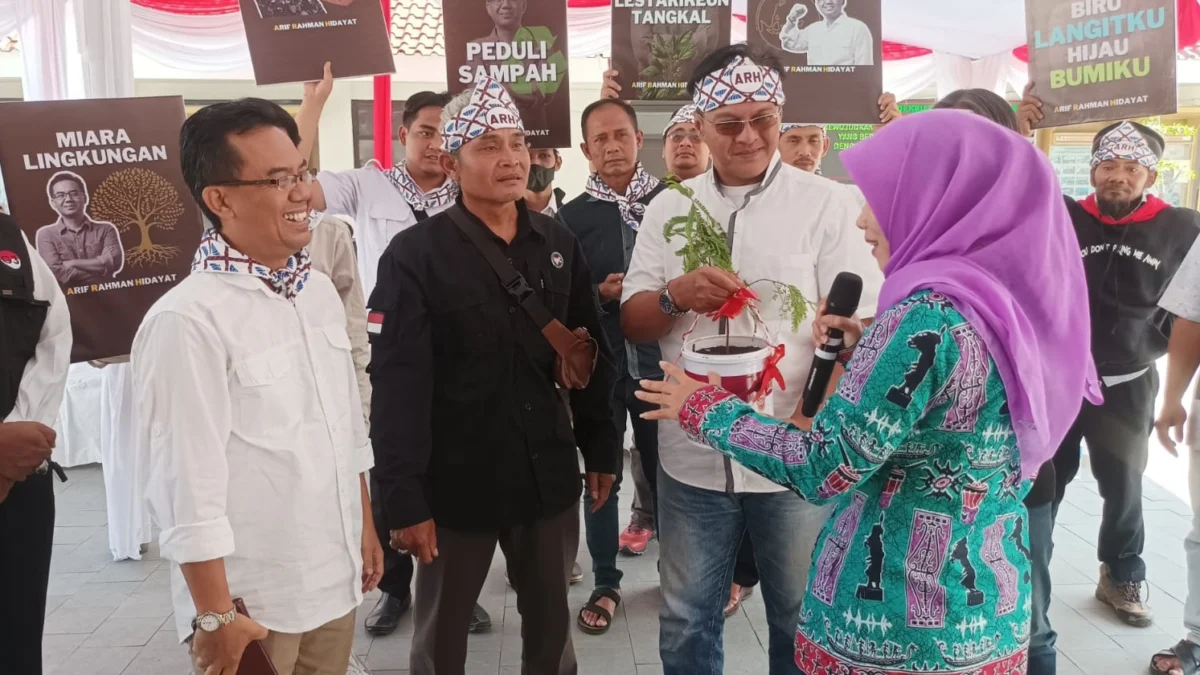 Arif Rahman Hidayat Calon Anggota DPD RI saat mendaftar ke KPU Jawa Barat