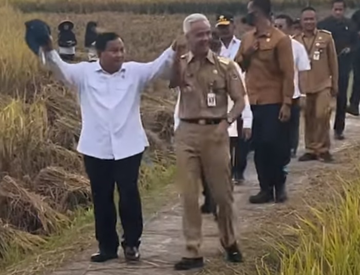 Prabowo Subianto dan Ganjar Pranowo saat panen raya di Kebumen, Jawa Tengah-Youtube Sekretariat Negara-Youtube Sekretariat Negara