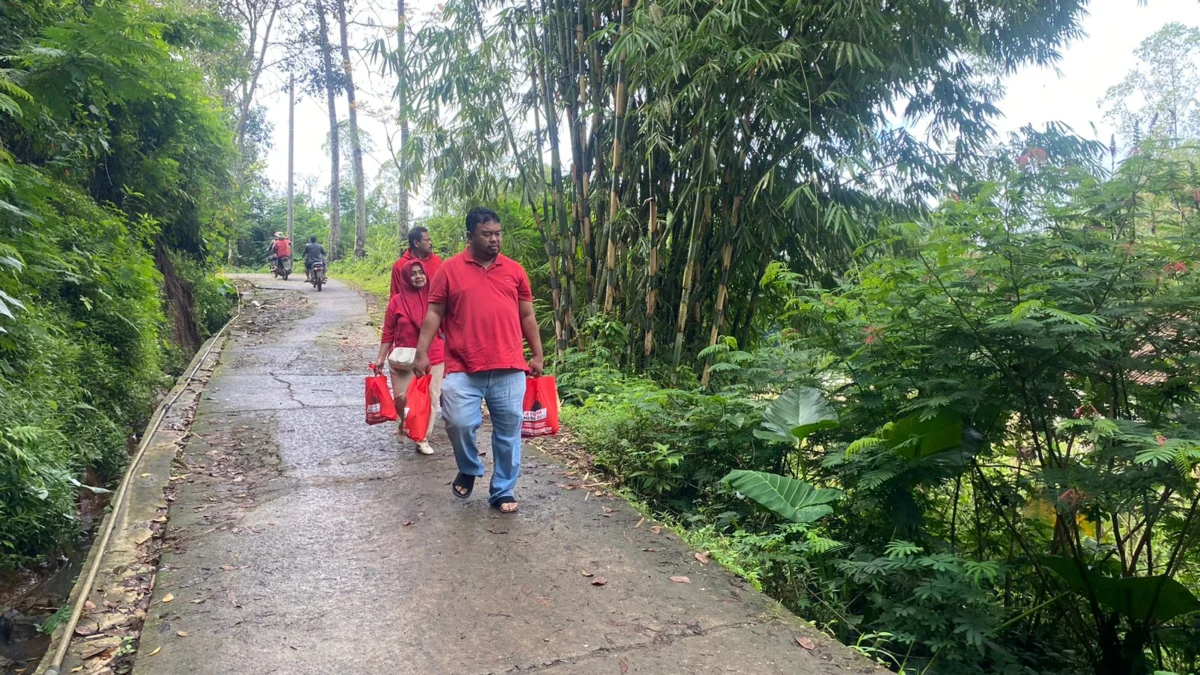 Legislator Garut Yudha Bersama Mamat Rahmat Kunjungi Lokasi Longsor di Kecamatan Samarang