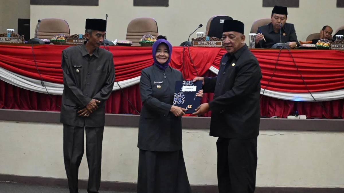 Wali Kota Banjar Sampaikan LKPJ Tahun 2022 dalam Rapat Paripurna DPRD Kota Banjar