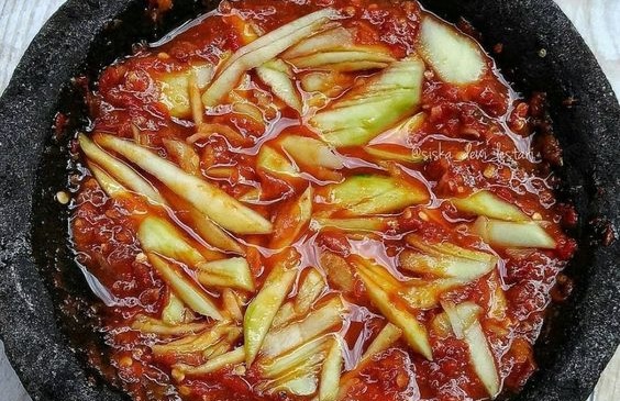 mengenai Cara membuat sambal mangga khas indonesia (foto pinterest)