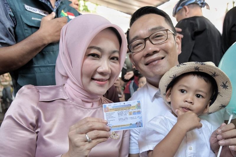 Gubernur Jawa Barat M Ridwan Kamil dan sang istri Atalia Praratya Kamil. --