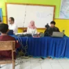 Disdukcapil Garut Jemput Bola Buat e-KTP di SMK Al Mukhtariyah