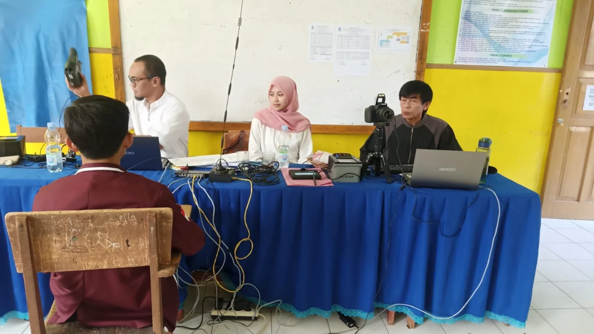 Disdukcapil Garut Jemput Bola Buat e-KTP di SMK Al Mukhtariyah