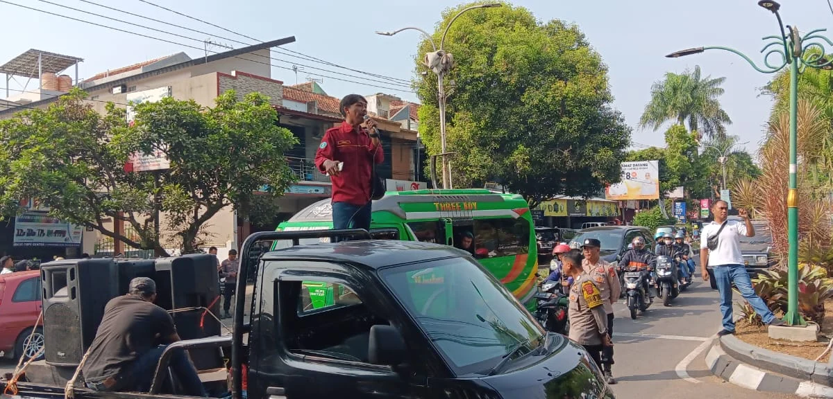 GMM dan beberapa petani melakukan aksi demo di depan Kantor Bupati, tuding adanya proyek fiktip di Dinas Pertanian. Senin 5 Juni 2023.